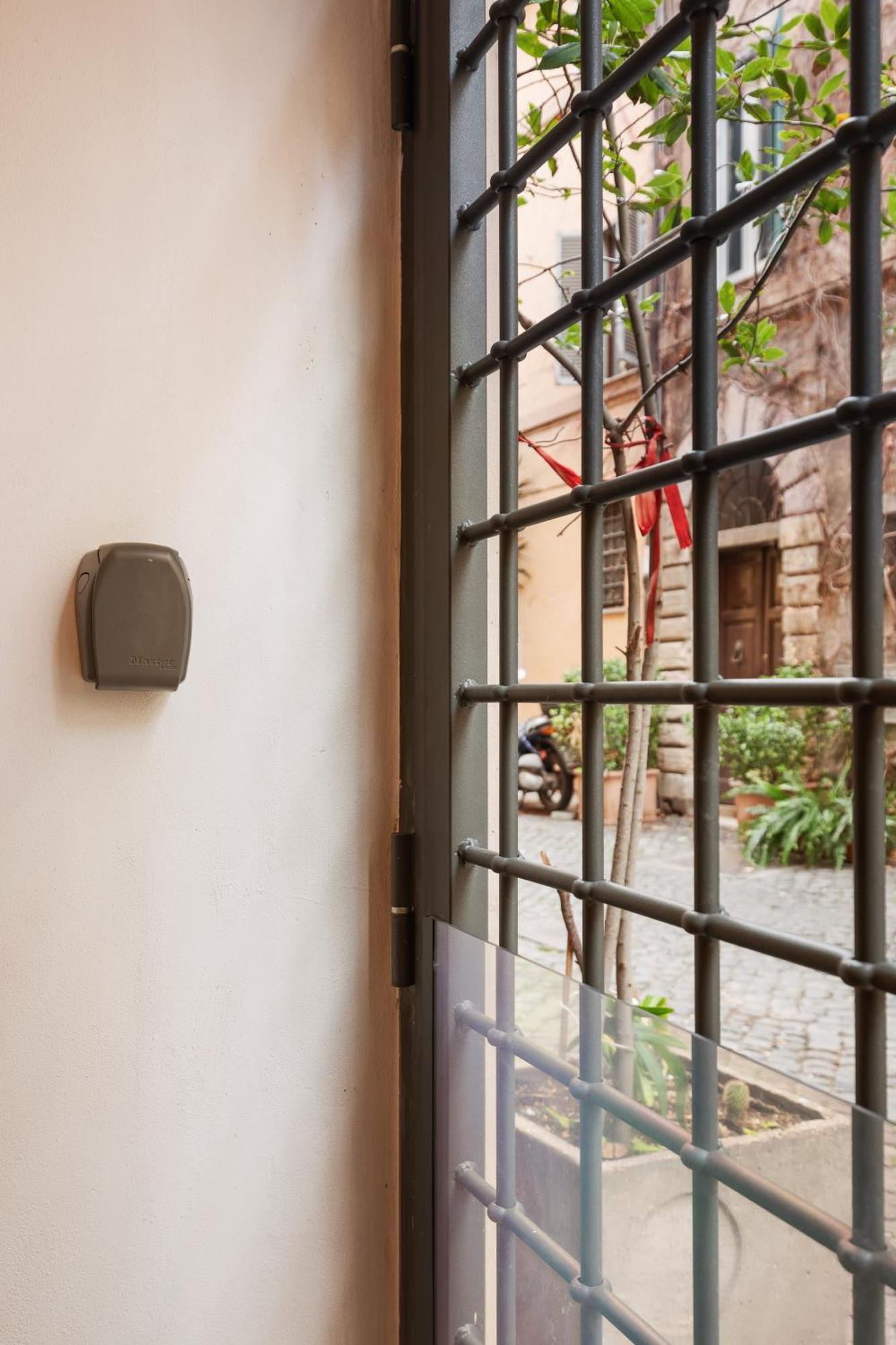 Leopardo Boutique Apartment In Trastevere Rzym Zewnętrze zdjęcie